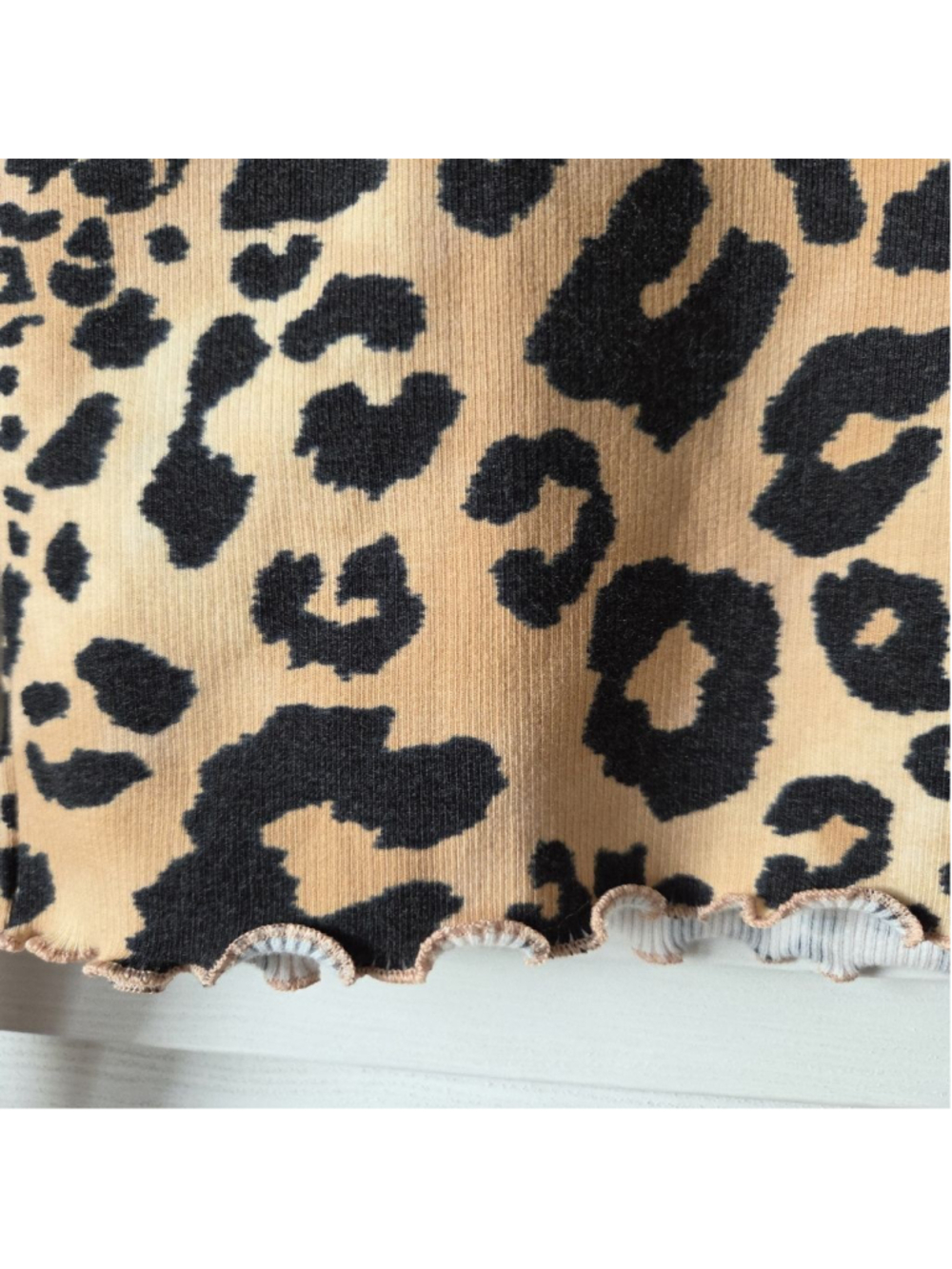 Women's FOREVER 21 Long Sleeve Large Beige Black Leopard Print - Picture 4 of 9